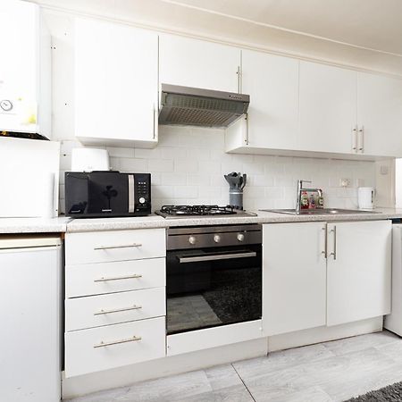 One Bedroom Apartment Opposite Brent Cross Station Londres Exterior foto